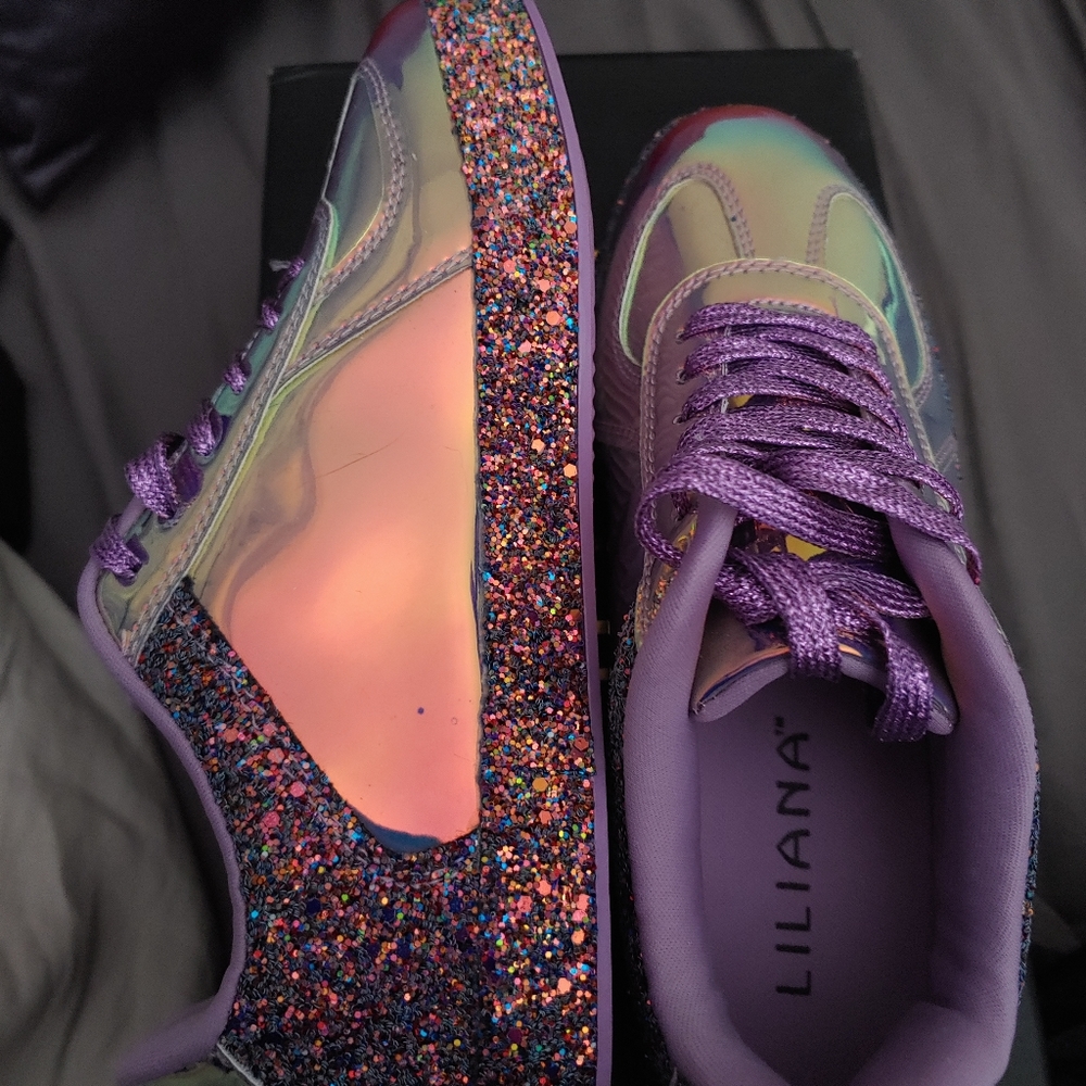 NIB Liliana Pink Hologram Sneakers 7.5